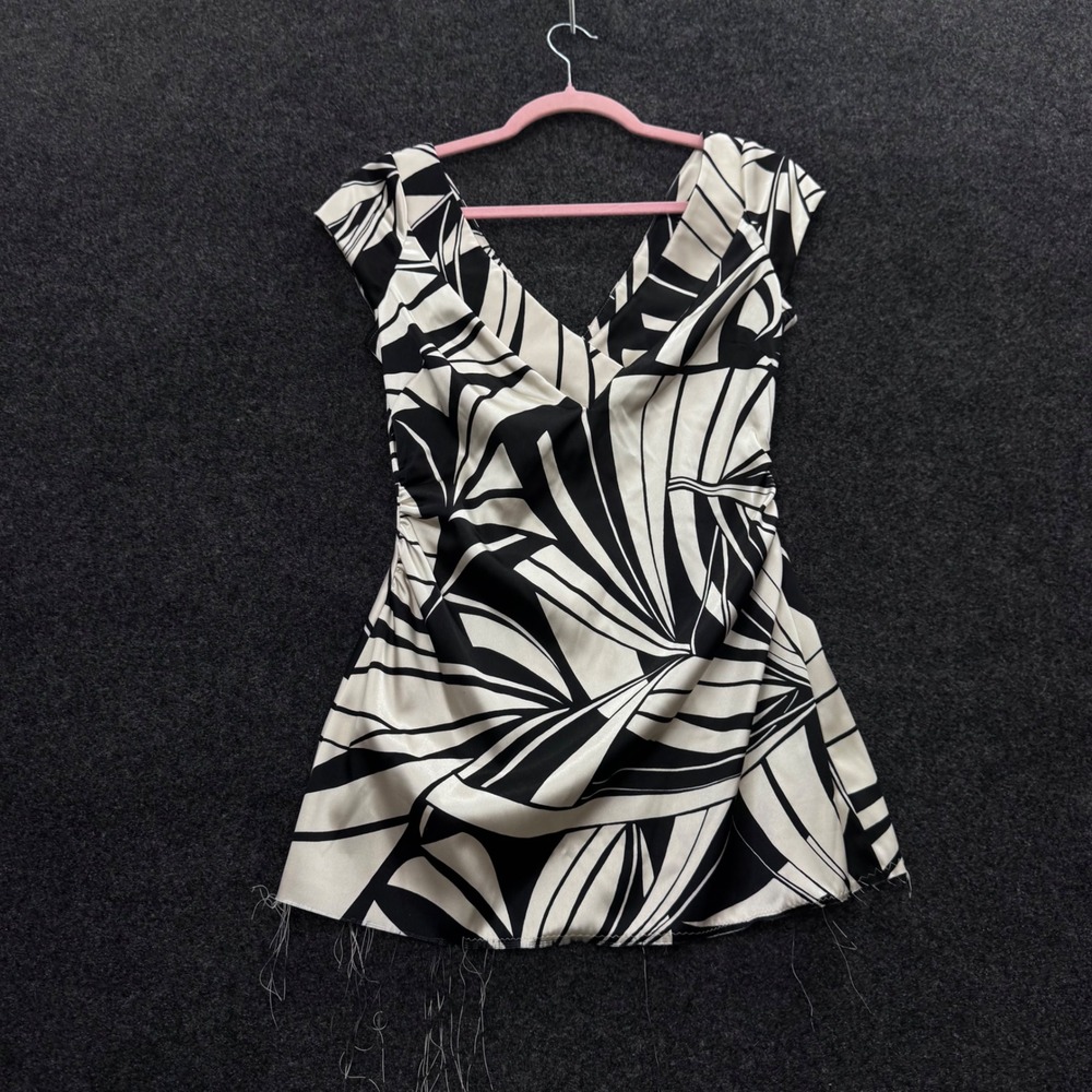 Maggy London Black White Abstract Geometric Satin V-Neck Ruched Blouse Size 6
